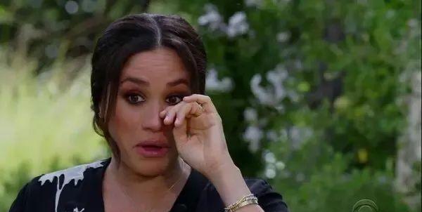 啃老|「啃老的巨婴」碰上「不专业的打工人」，两口子真 ? 绝配