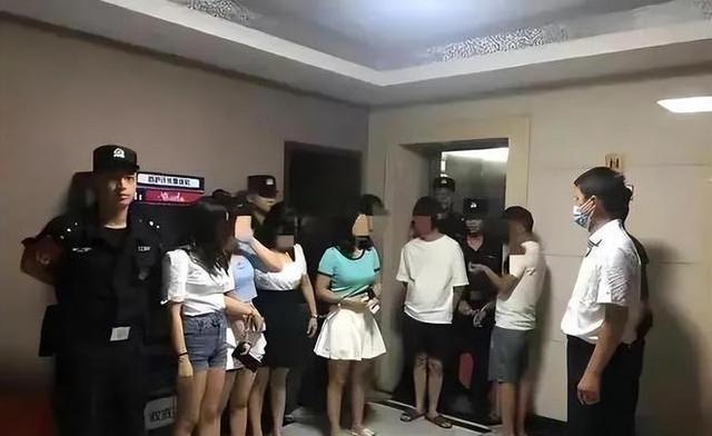 御姐|回顾：“某豆传媒“的“杜冰若”，视频点击破百万，女主御姐风……