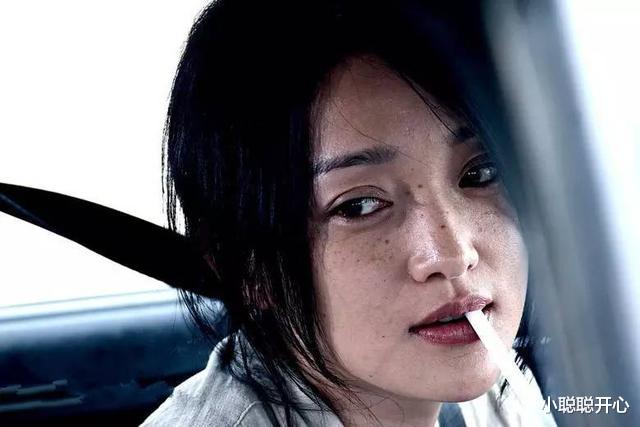 张柏芝|人前惊艳,人后失态,这7名女星抽烟遭狗仔曝光,一目了然