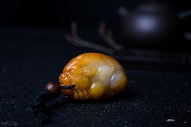 和田玉籽料|和田玉籽料,因外表圆润、质地细腻等特点,在市场中尤为昂贵