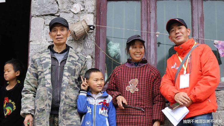 隐入尘烟|《隐入尘烟》：太假了，我就不信他敢养鸡