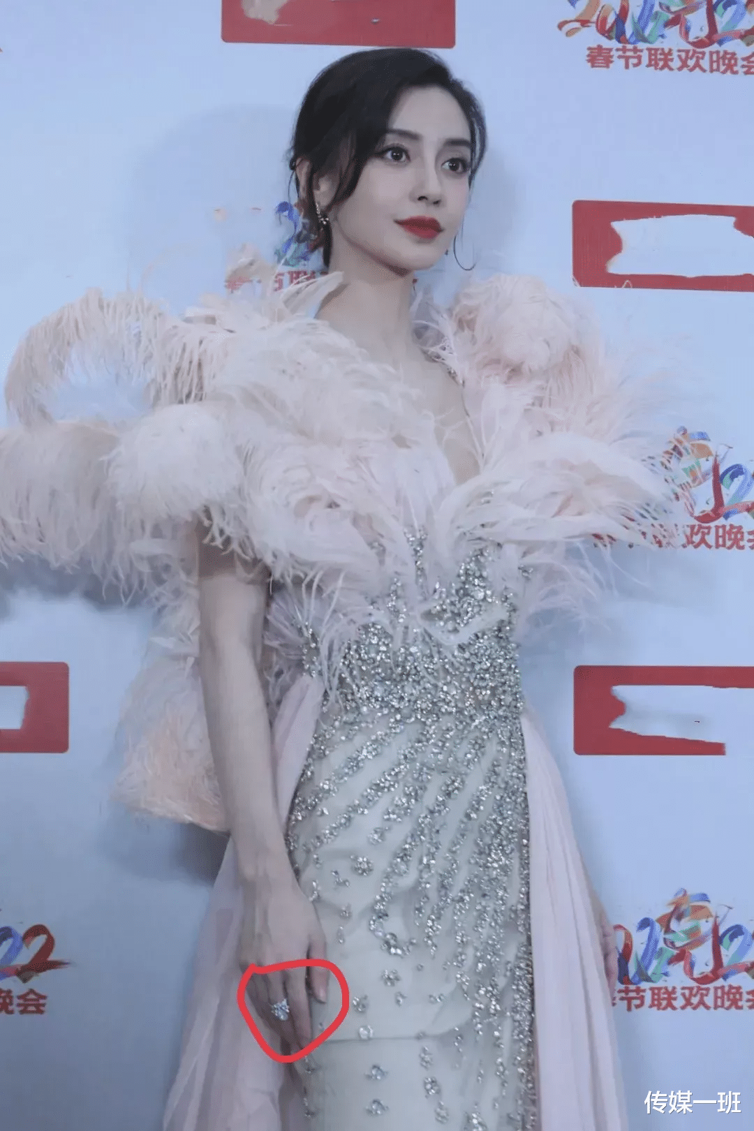 Angelababy|杨颖资源飞升，与任嘉伦合作被唱衰，新剧路透疑似穿的黄晓明衣服