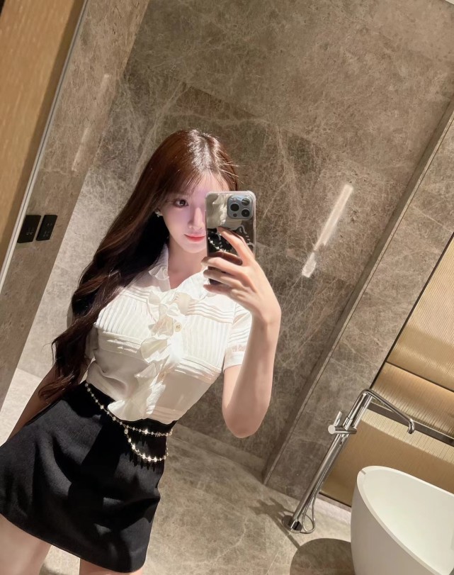 黄晓明|黄晓明为绯闻女友庆生?女方晒生日贺卡疑泄露,男友署名为m