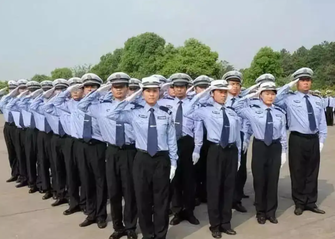 辅警|“年薪制”辅警招聘正式开启！年薪远超预期，还对大专生很友好