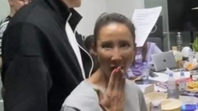 李沁|48岁李玟素颜太苍老！皱纹如树皮似古稀老人，大方回应无容貌焦虑