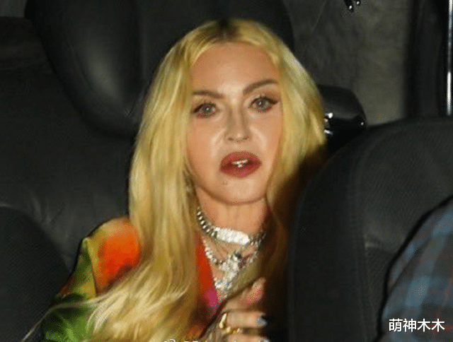 布兰妮·斯皮尔斯|布兰妮婚礼很梦幻,白马搭配南瓜车,麦当娜希尔顿等大咖盛装现身