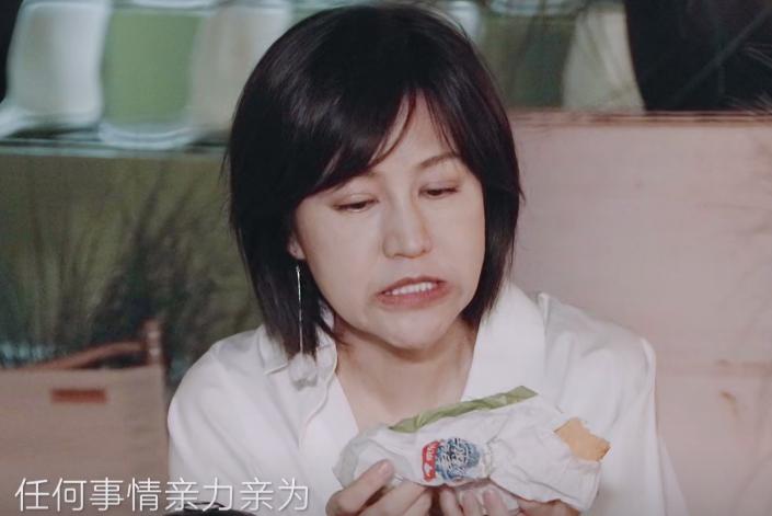 鲍蕾|鲍蕾和陈乔恩相差3岁，气质却不像同龄人！生没生过孩子一目了然