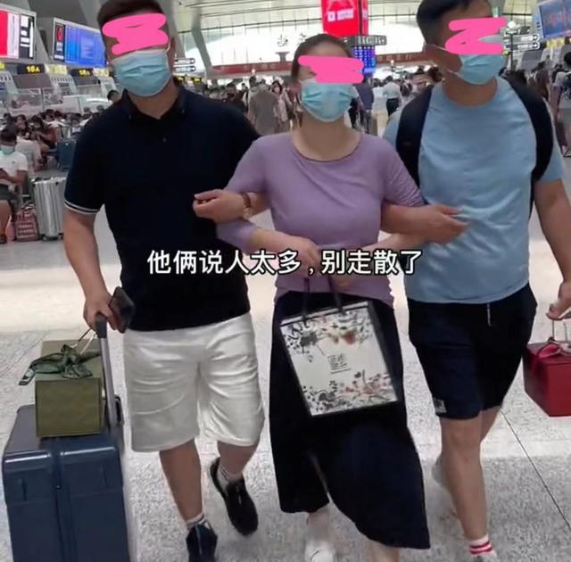 跟老公吵架,女子离家出走,被两个小叔子“逮回家”