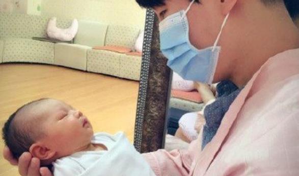 6岁女儿长得太漂亮,爸爸却怀疑不是亲生,检查结果出来全家傻了
