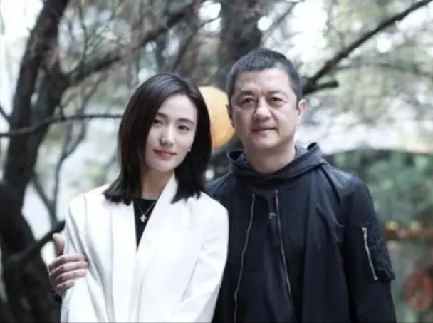 谋女郎|四字男星和新谋女郎谈恋爱?王菲窃取身份?李亚鹏回应再婚传闻?