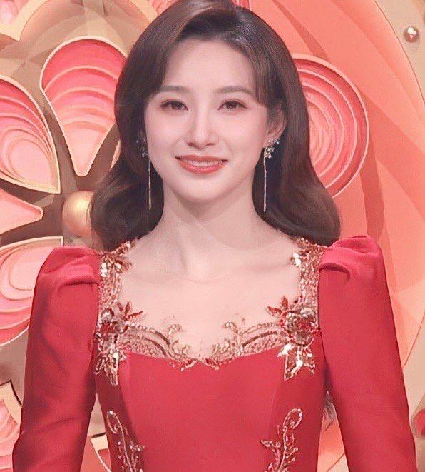 春晚|兔年春晚看点多，美女如云无滤镜生图超养眼，邓超再现社牛场面