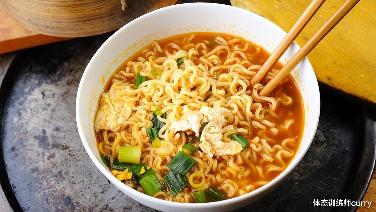 香蕉 容易长肉的主食，米饭并未上榜，这6种食物，建议平时少吃或不吃