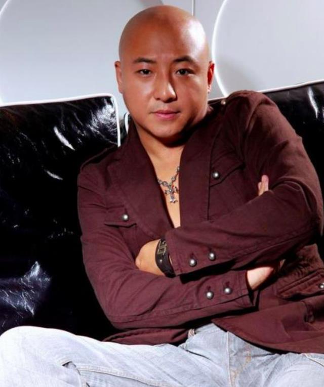 周晓鸥|周晓鸥：与前妻离婚后以亲人相称，共同抚养儿子，53岁还单身