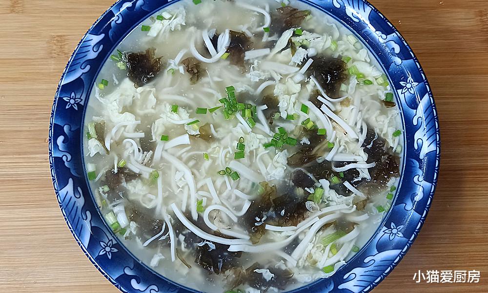 冬天来一碗豆腐羹，滑嫩爽口，味道鲜美，吃完浑身暖和，特别舒服