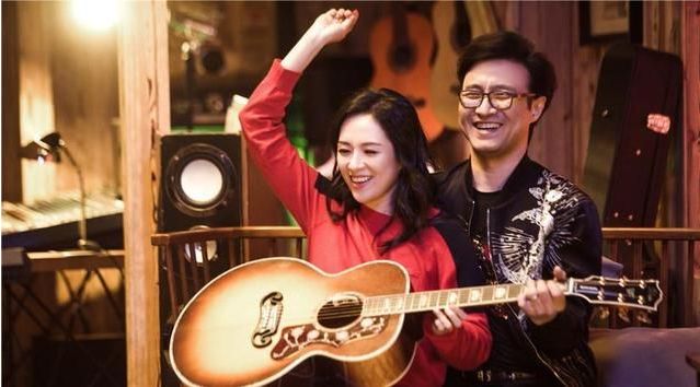 汪峰|汪峰带二女儿逛街,汪璟怡身材高挑气质出众,父女牵手同行好温馨