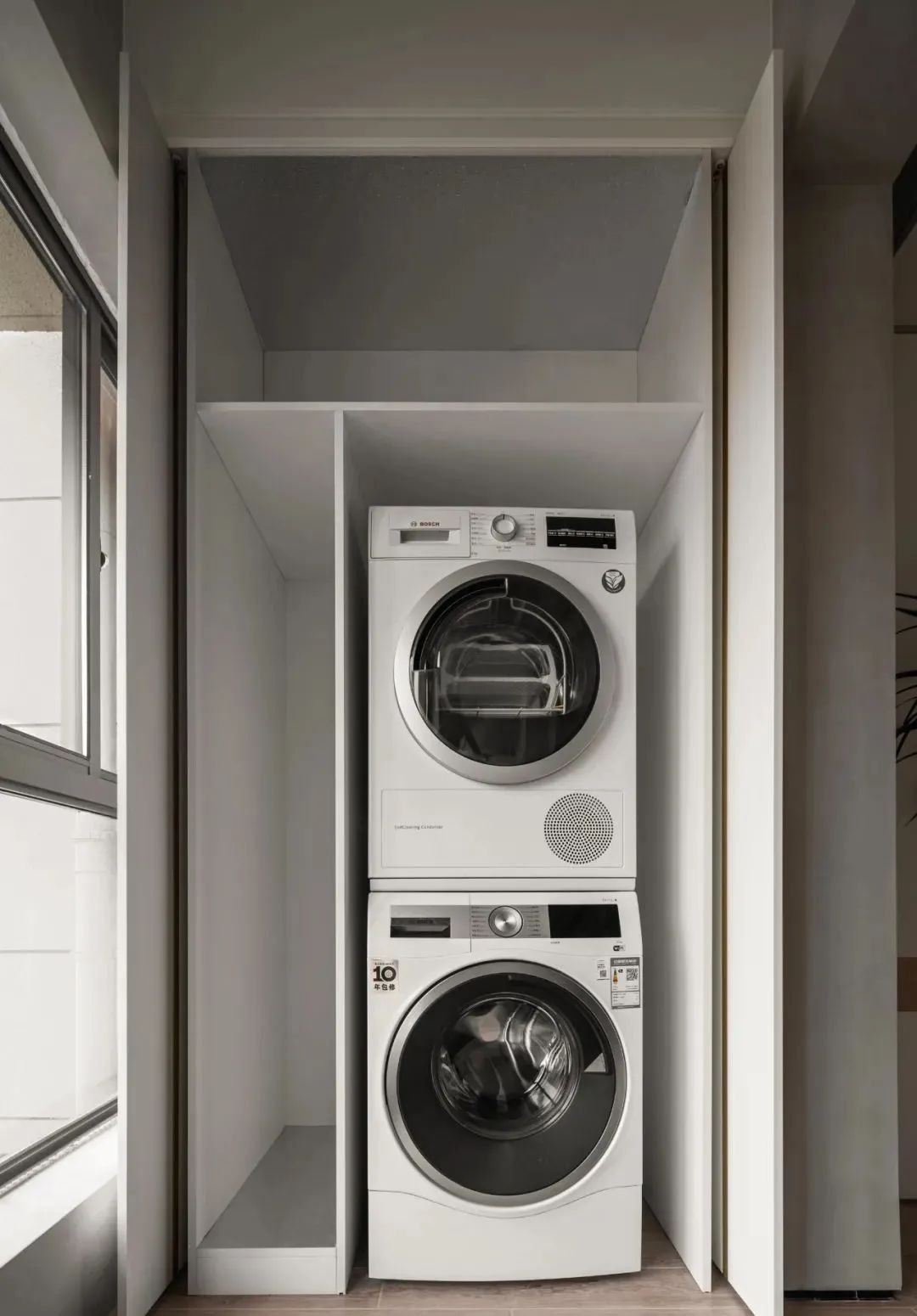 与其将空间全做满,还不如留出10公分设计,不杂乱还能提升美观度