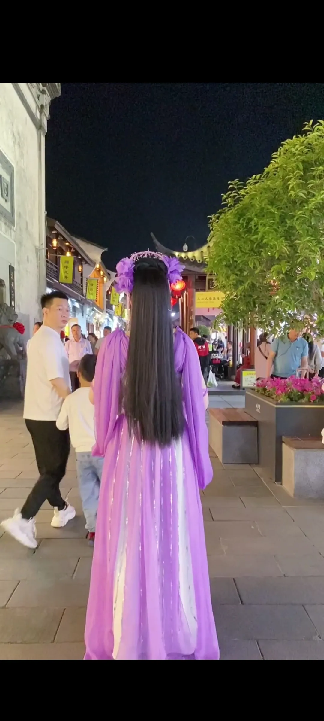 赵本山|杭州西湖,一美女竟然装扮成七仙女紫儿,转身瞬间简直惊为天人