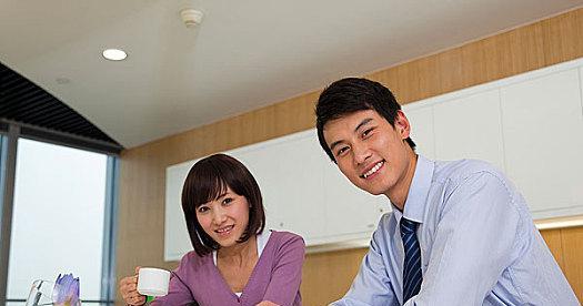 通过共享服务中心帮助财务人员获取数据信息，提高信息数据准确性