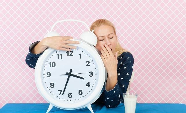 睡眠质量|常在半夜3、4点钟醒来,久久难入睡,可能是3个问题在“作怪”