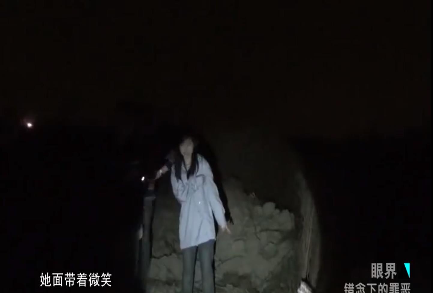 四川高材生杀母案,被抓后微笑指认抛尸现场,连警察都看不下去了