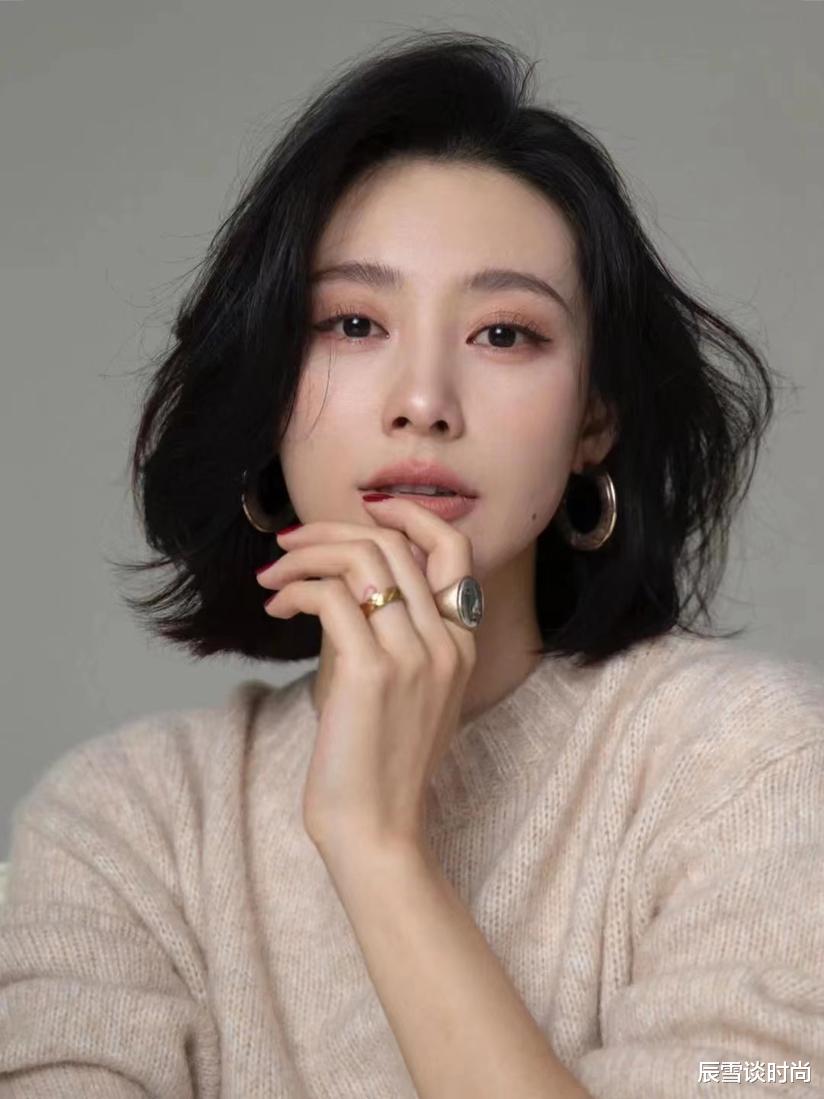医美 过了40岁的女人：留“过耳”短发更时尚，知性大方又不失女人味