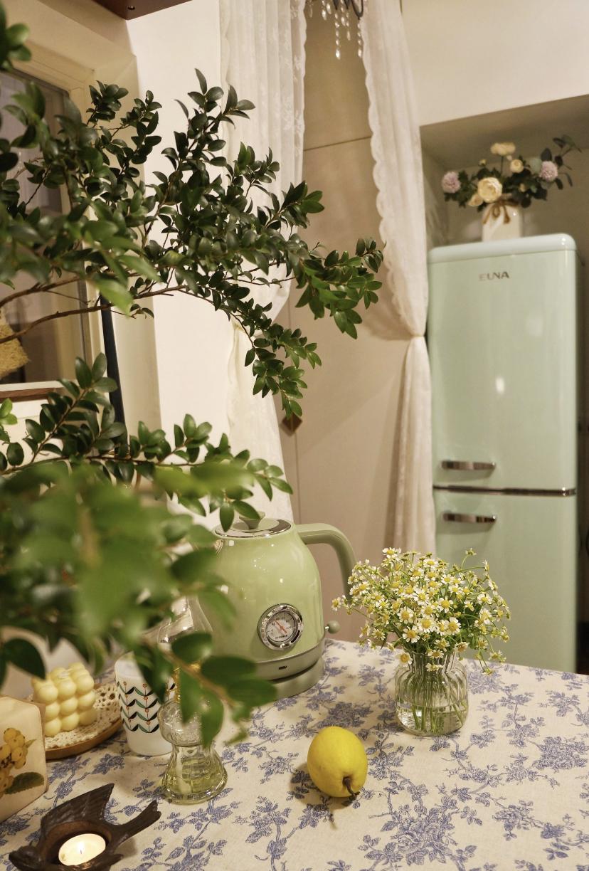 成都独居女孩,用手工装饰38平复古小家,却让无数人惊叹,真的太美了