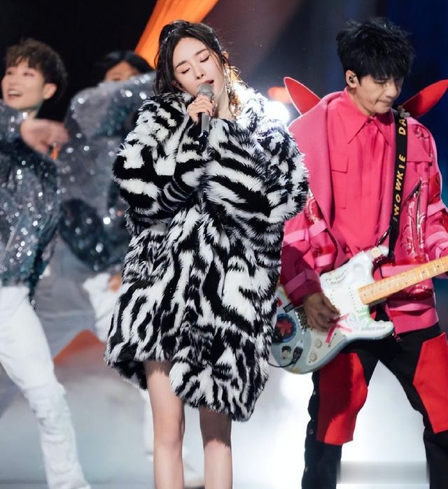 芒果台|何炅爸爸去世?孔雪儿被打击报复?杨幂拯救芒果台?