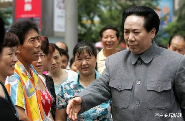 |主席的模仿者陈燕,50岁开始模仿主席,让丈夫很难接受