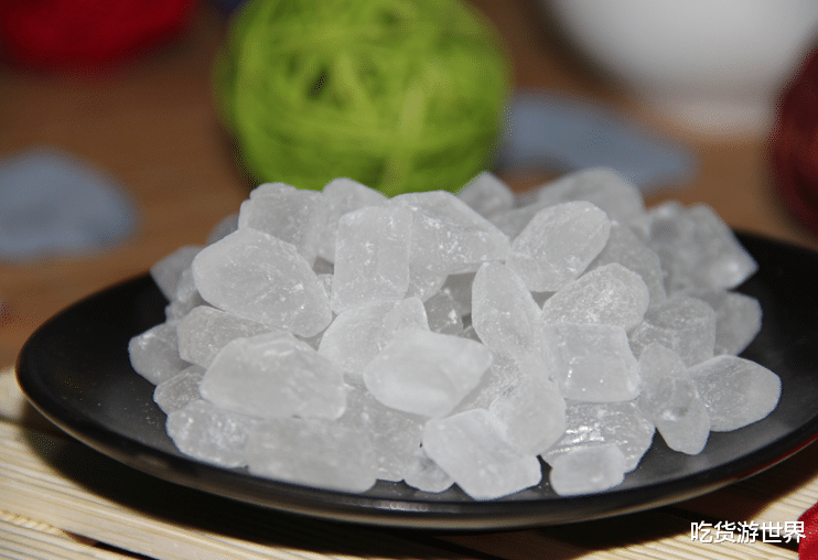 白冰糖黄冰糖哪种更好？制糖工人告诉你答案，区别很大，别买错了