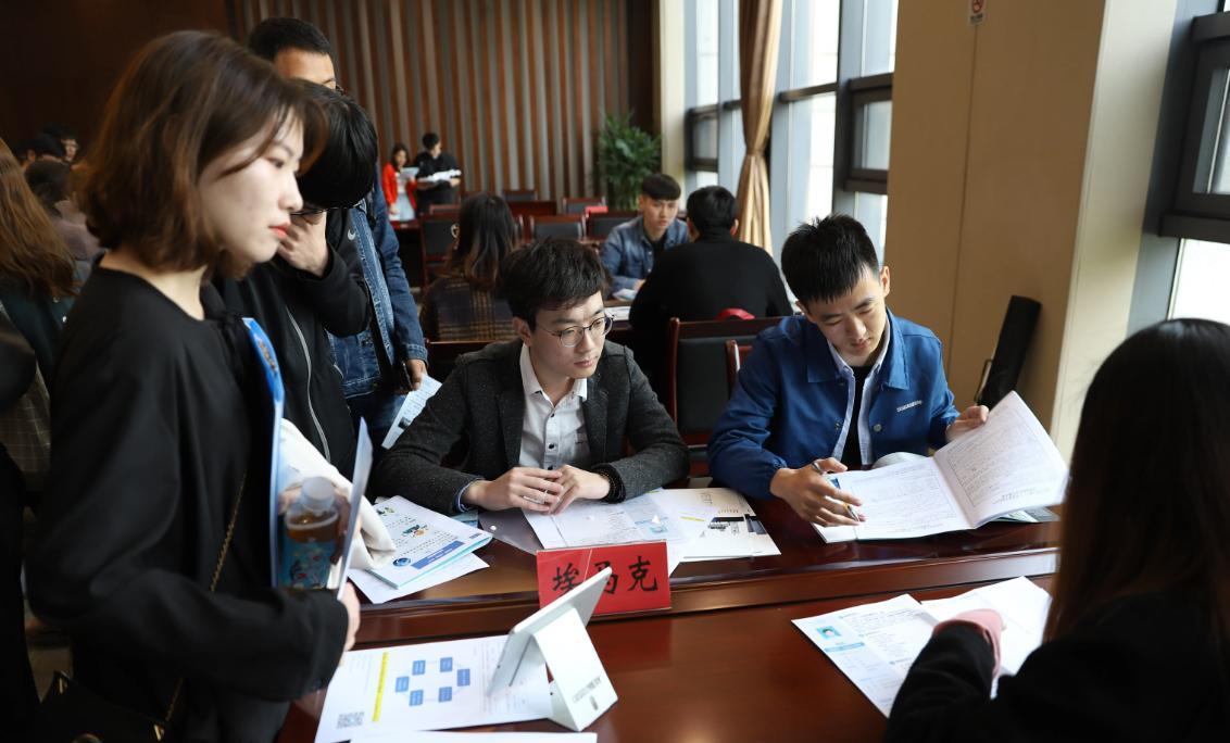 考试|考出去容易回来难，名校硕士回乡3个月工作处处碰壁，无奈卖烤鸭