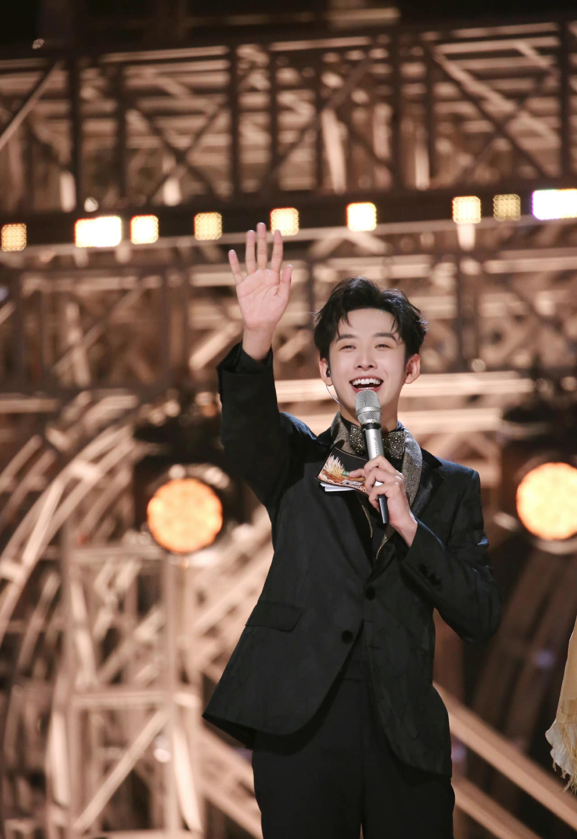 中秋晚会|湖南台中秋晚会官宣!何炅挑大梁未见维嘉谢娜,超女快男唱将云集