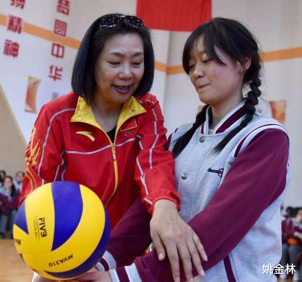 女排|她是女排五连冠唯一的参与者，退役后身价上亿，女儿进入清华读博