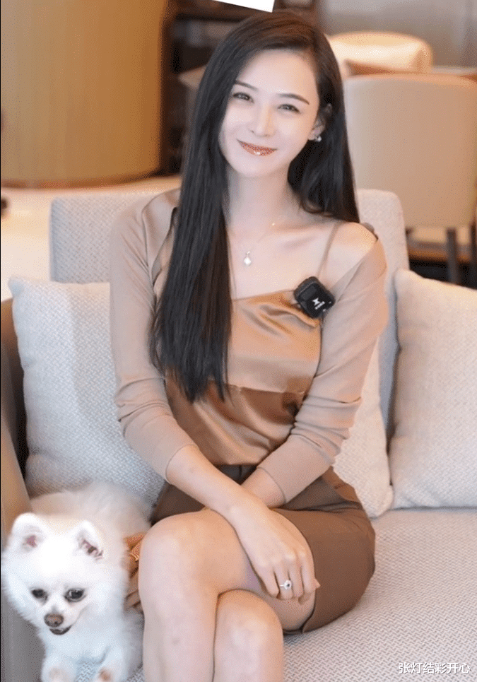 汪小菲|张颖颖晒右手无名指戴超大婚戒图,这是跟汪小菲订婚了吗?