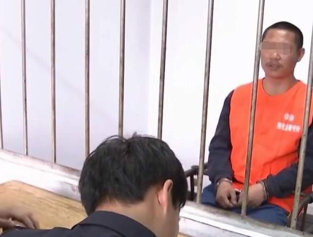 2016年女子卧轨自杀,既没穿鞋袜子也没着地,她是如何到达现场的