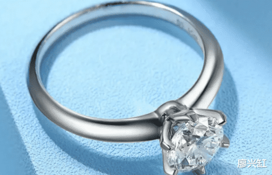 钻石|翡翠和钻石,哪个更具有保值的意义?哪个更适合收藏呢?