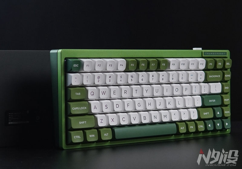 雷神|雷神VIC84三模机械键盘拆解评测