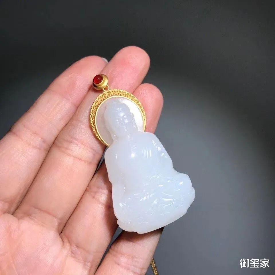 |和田玉鉴别方法？用电筒怎么看和田玉的真假？