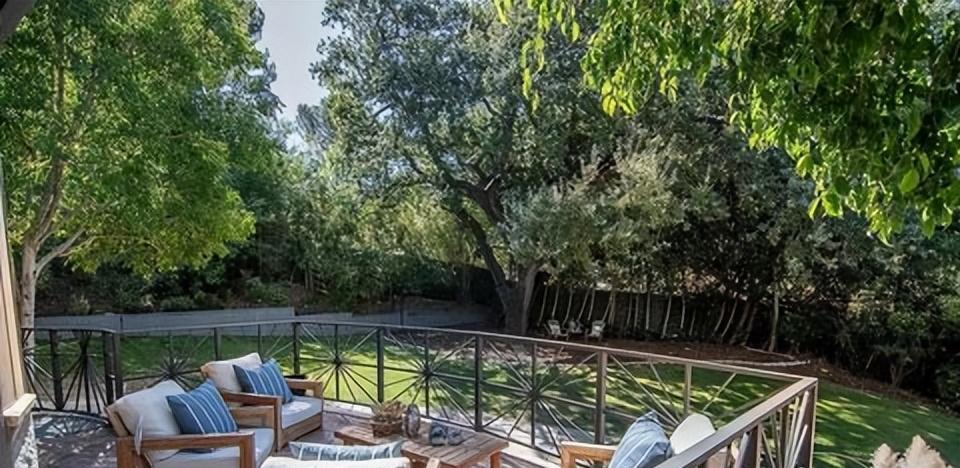 关晓彤|纯白挑高大厅！赛琳娜490万美金私人奢华豪宅曝光