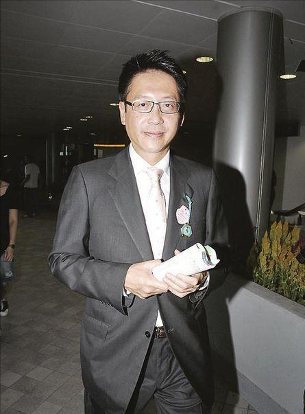 李嘉欣|刘銮雄开记者会抹黑旧情人，李嘉欣隔空应战：某人该去做绝育手术