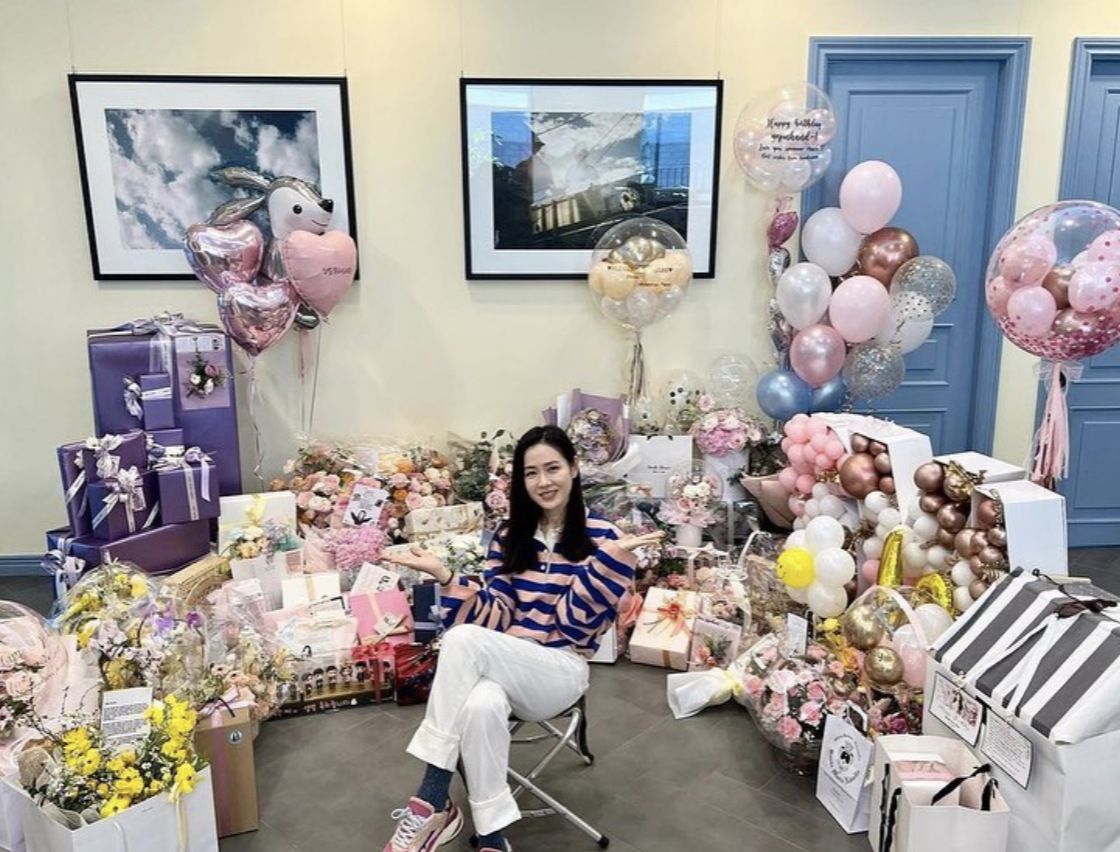 小S|孙艺珍40岁庆生照被嫌老，小s打抱不平怒发文，反问网友颜值几何