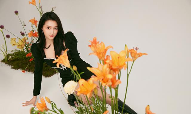 张俪|浙江台818晚会，周深戏腔征服全网，关晓彤甜蜜开嗓，美出新高度