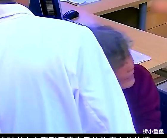 上海85岁老太倒地1小时没人扶，不料送去医院后，竟赖上小护士