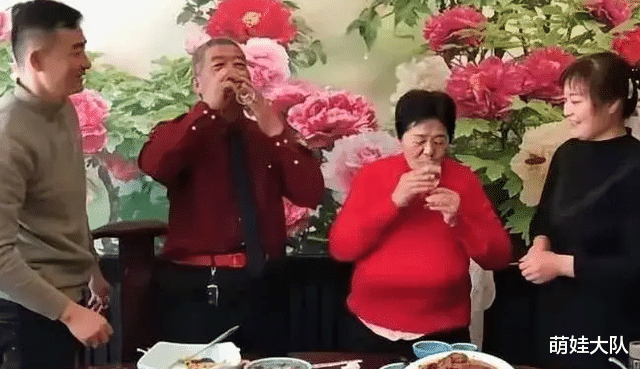 67岁生女,声称月薪过万,不麻烦子女的老夫妻,如今生活怎样了?