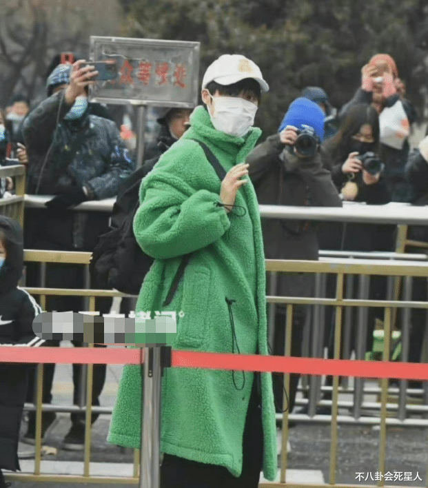 春晚|2022春晚彩排曝光：易烊千玺7次受邀，张小斐贾玲再合体