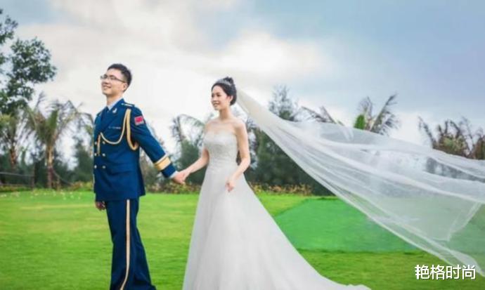 08年汶川地震时他带同桌逃走,如今两人军婚多年,生下爱情结晶