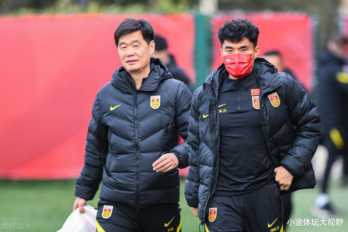 国足|国足首发浮现：复制山东泰山后防，归化只上一人，阿兰做替补奇兵