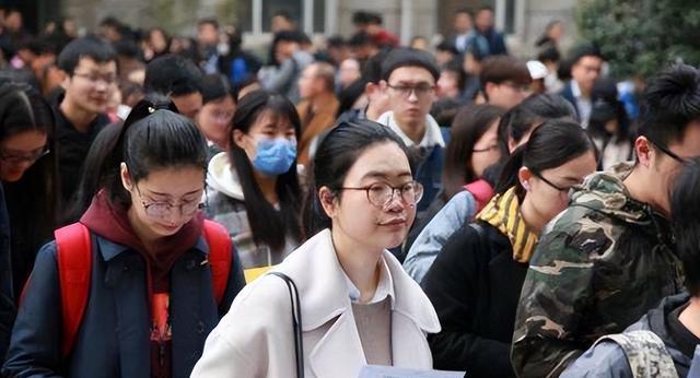 国企|国企面向毕业生公开招聘,每月1.5万起,网友直呼萝卜都排好队了