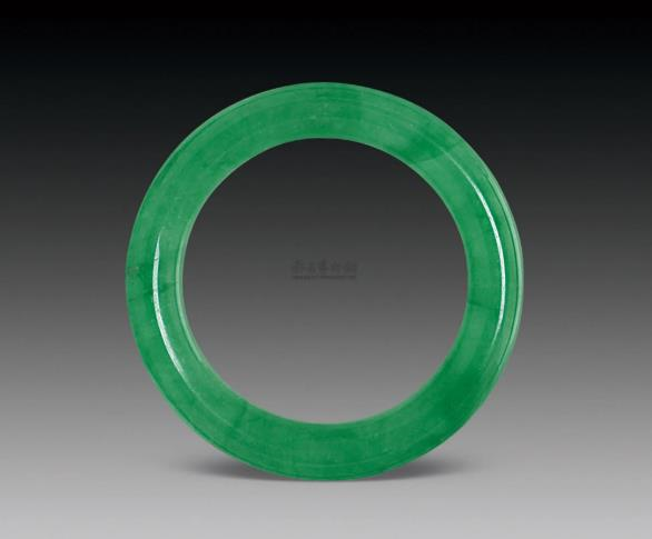 翡翠|10几年前花38w买的两件翡翠，如今只值2w块，这是怎么一回事？