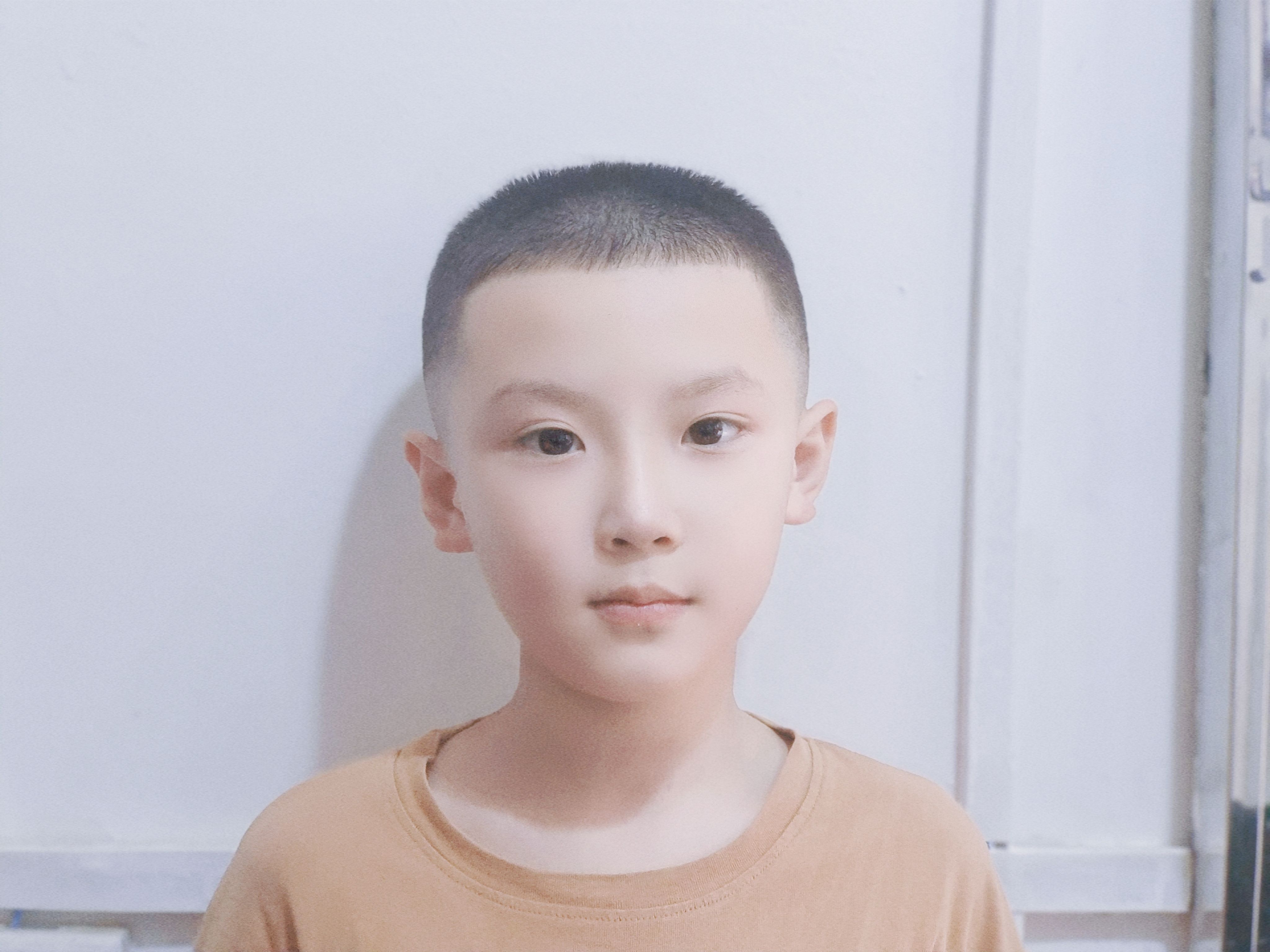 高马尾 今夏最火小男孩发型，简单个性很有型，剪完真帅气