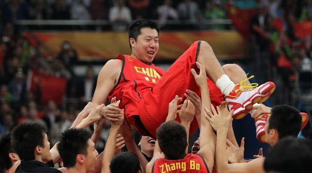 王治郅|260斤！CBA王治郅儿子年满18岁，天赋出众本可成小韩德君不自律